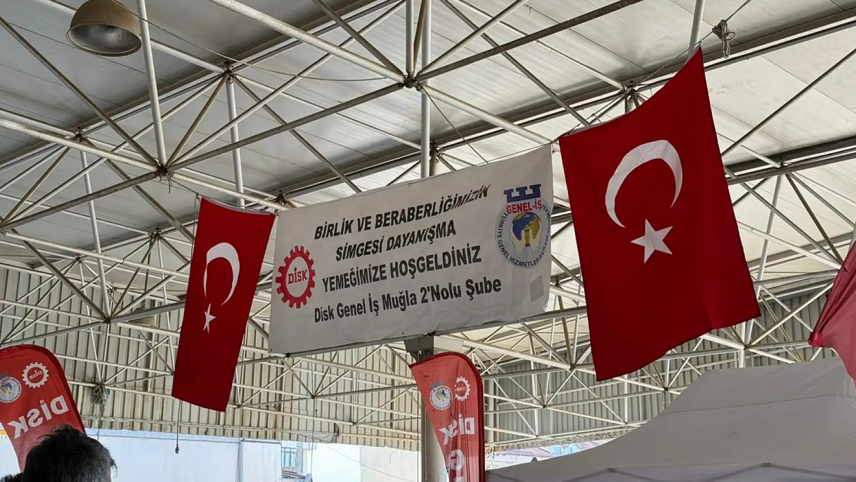 DİSK Genel-İş Muğla 2 No'lu Şube'den Fethiye'de personel dayanışma yemeği