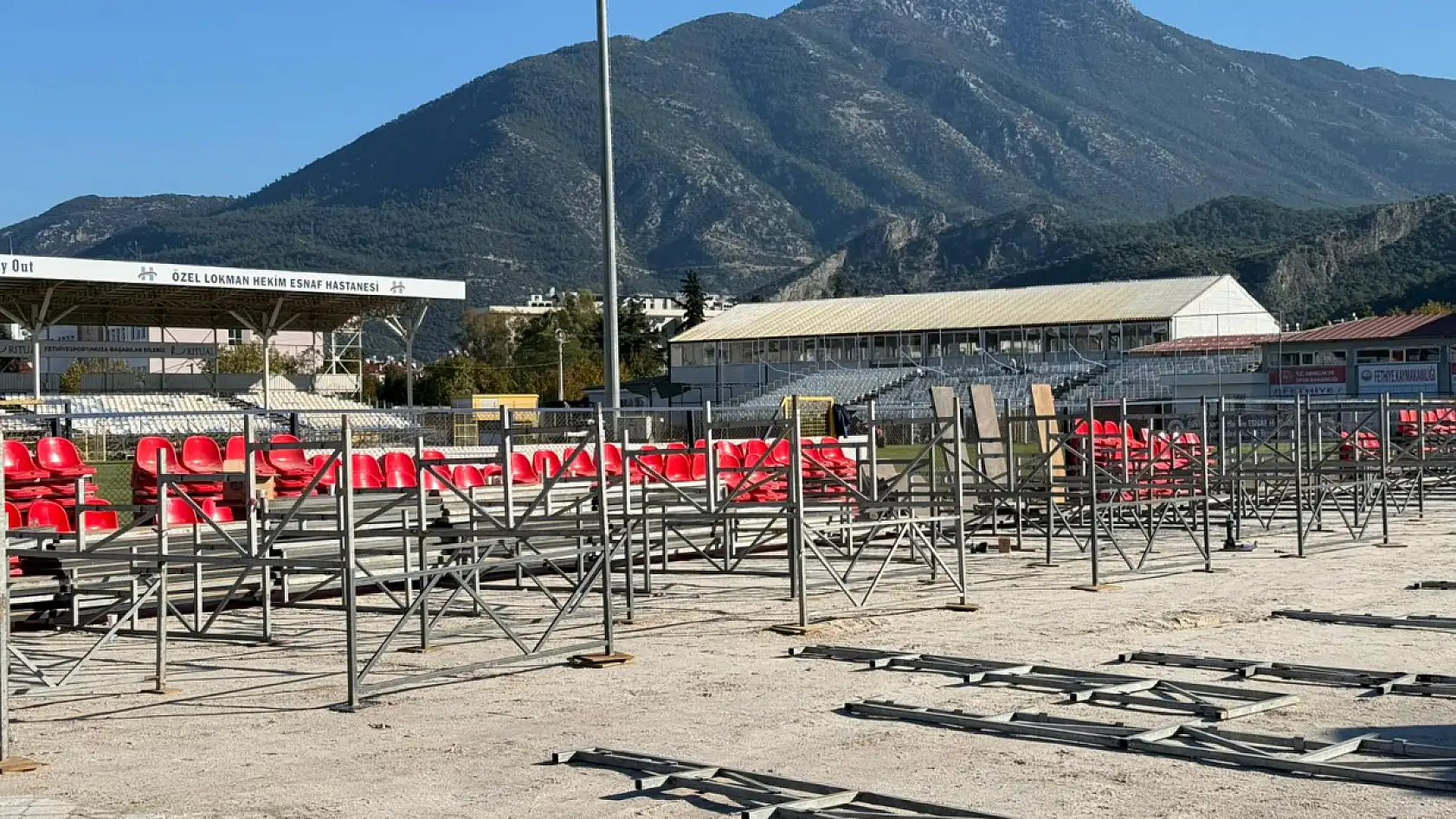 Fethiye Kaymakamı Akkaya, Galatasaray–Fethiyespor maçı öncesi stadı inceledi