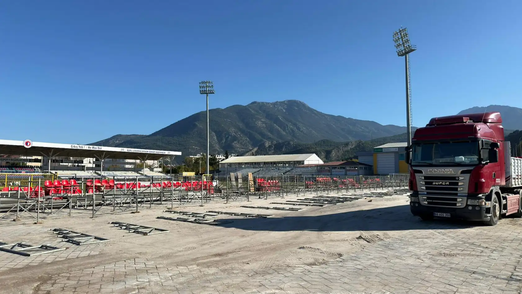 Fethiye Kaymakamı Akkaya, Fethiyespor-Galatasaray maçı öncesi stadı inceledi