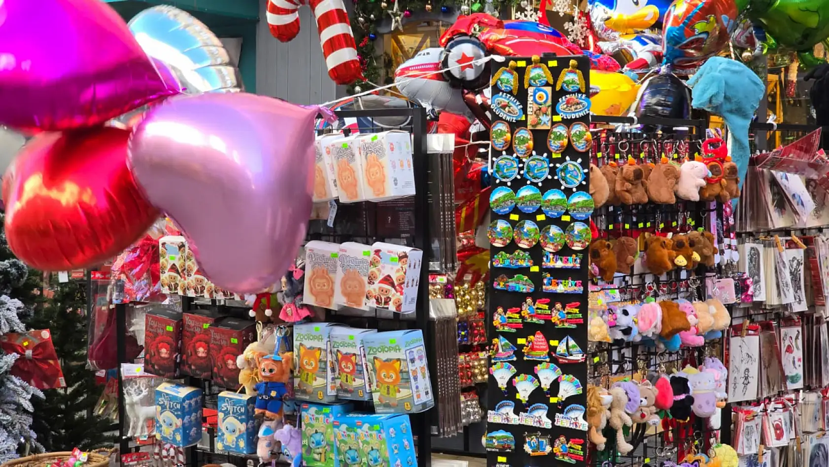 Fethiye'de yılbaşı hareketliliği: Dispanser Sokak'ta alışveriş yoğunluğu