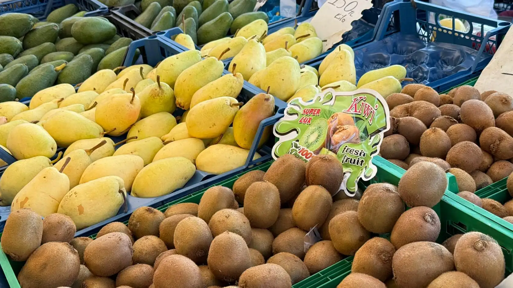 Fethiye Çalış Pazar Pazarı'nda Tezgâhlar Tazelendi: Güncel Meyve Fiyatları