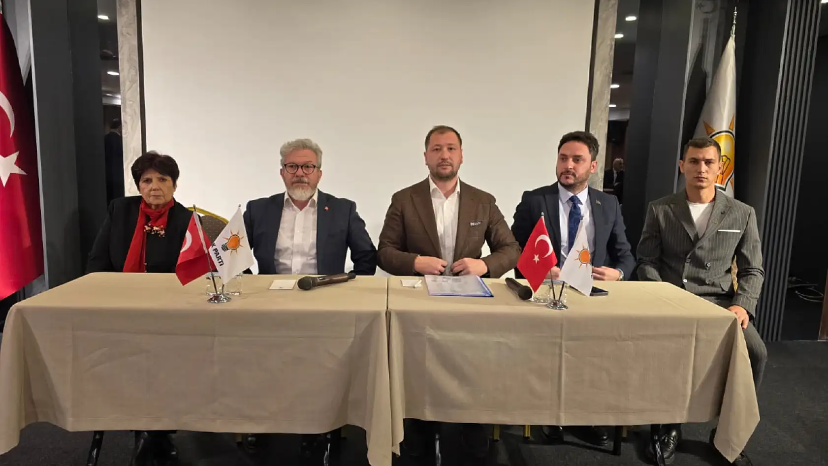 AK Parti Muğla İl Başkanı Güngör Fethiye'de muhtarlarla buluştu