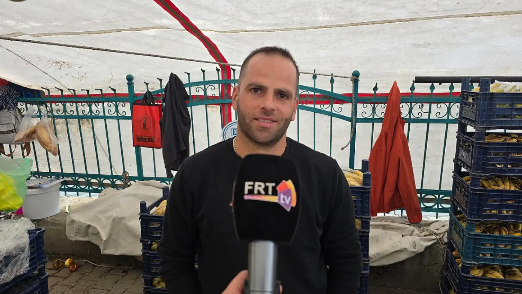 Fethiye Salı Pazarı esnafı Kaçar, 'Yılbaşına özel kampanyalar var, fiyatlar aynı seviyede'