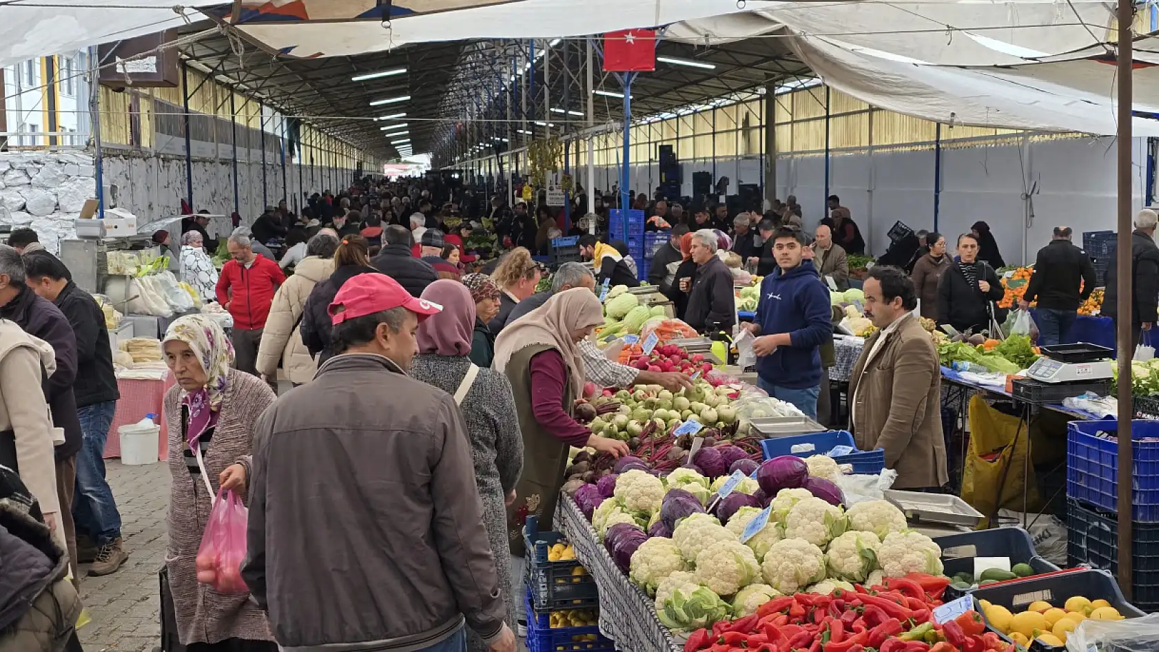 2025'in Son Salı Pazarı'nda yılbaşı hareketliliği