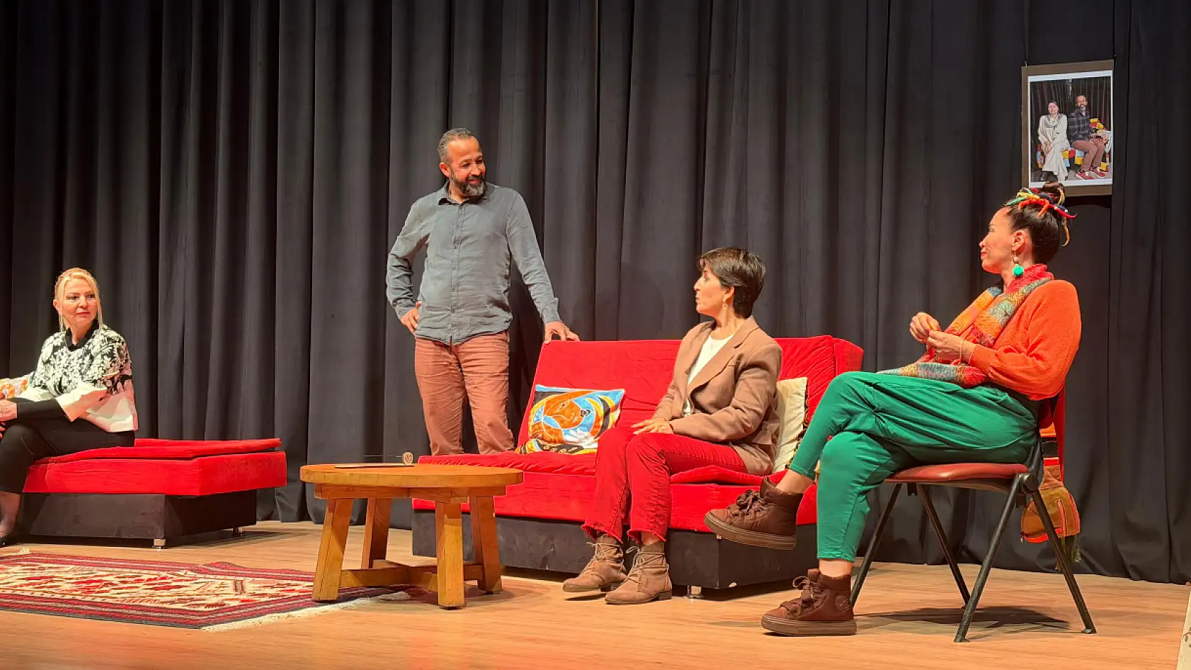 Fethiye'de 'Salon Altı Artı Kişilik' Oyunu Sahnelendi