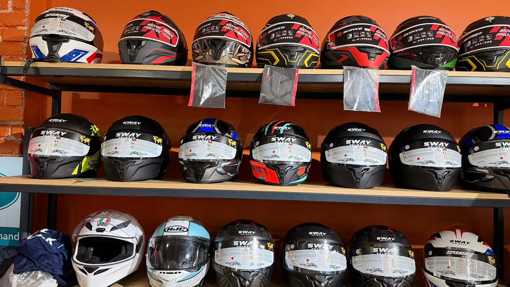 Fethiye'de motosiklet tutkunlarına kask ve eldivende kampanya