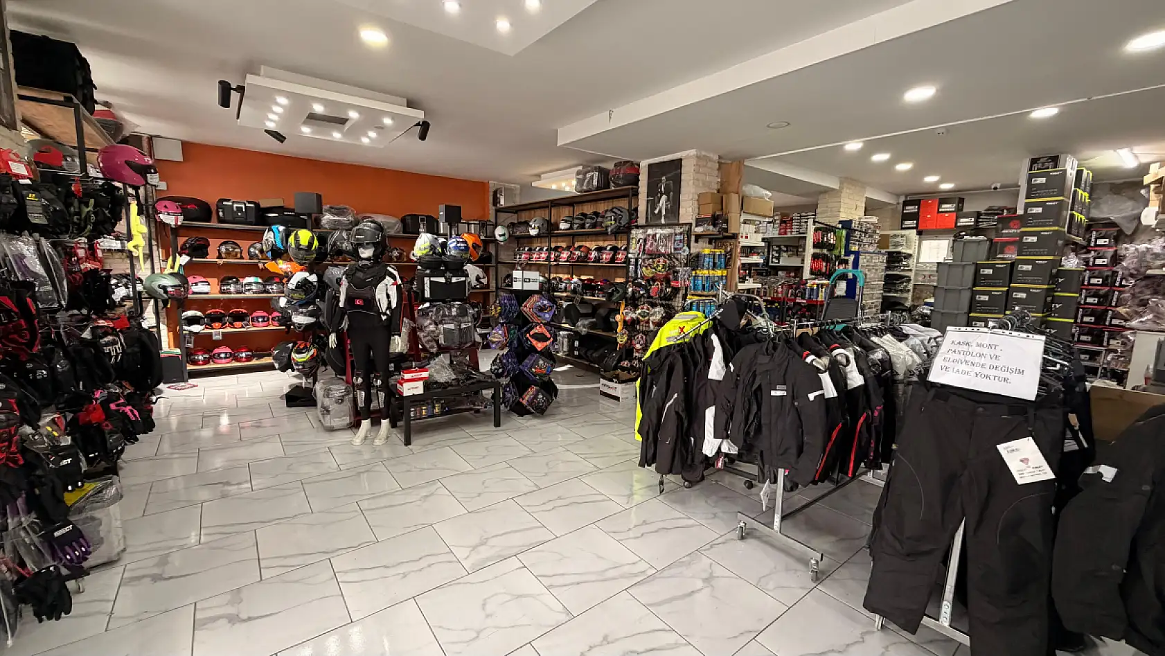 Fethiye'de motosiklet tutkunlarına kask ve eldivende kampanya