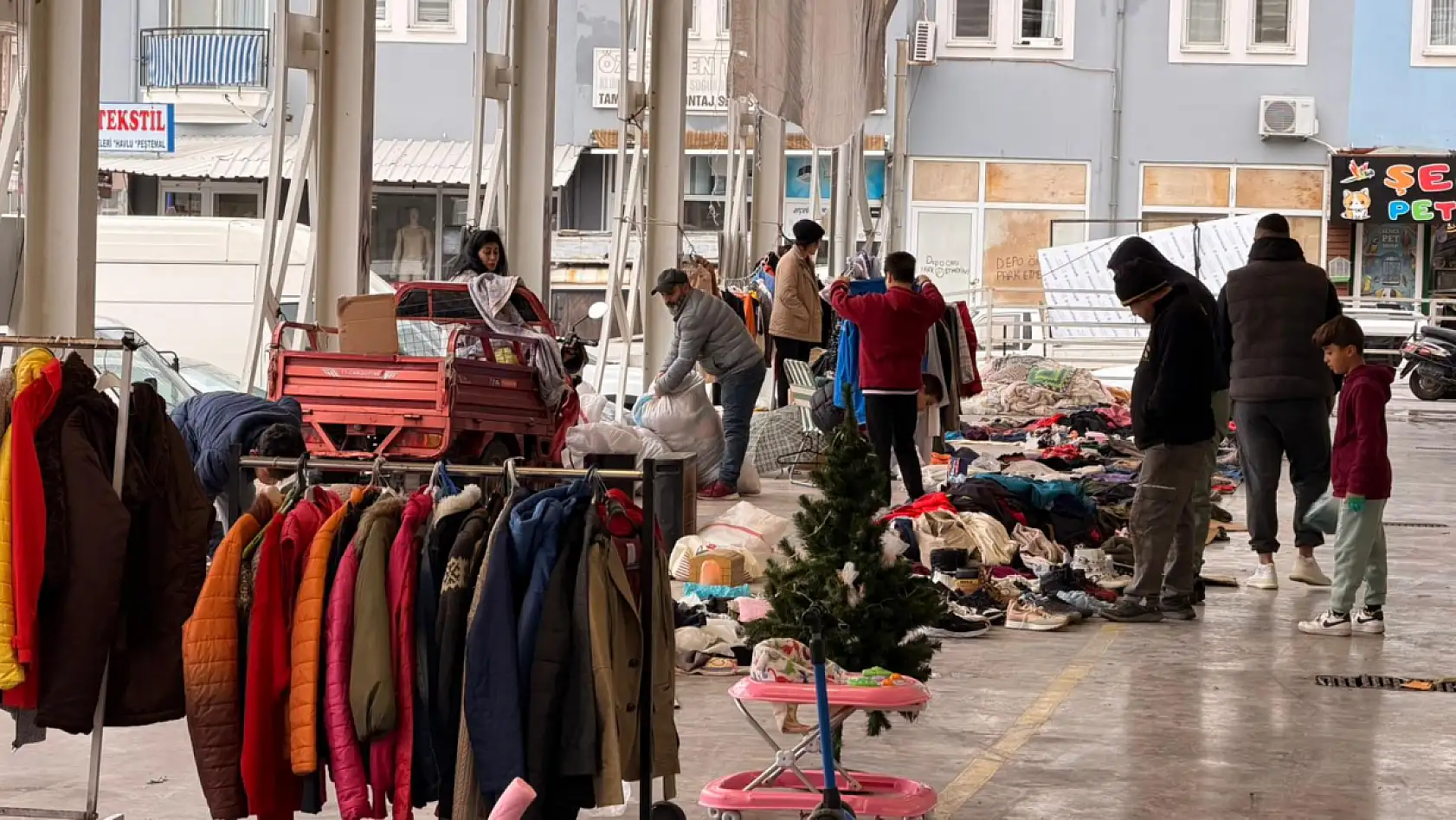 Fethiye Patlangıç'ta ikinci el pazarı sakin başladı