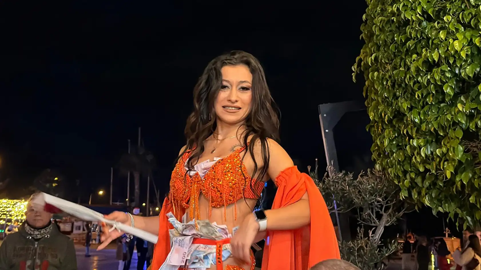 Rise Restoran'da Yılbaşı Gecesine Oryantal Hilal Damga Vurdu