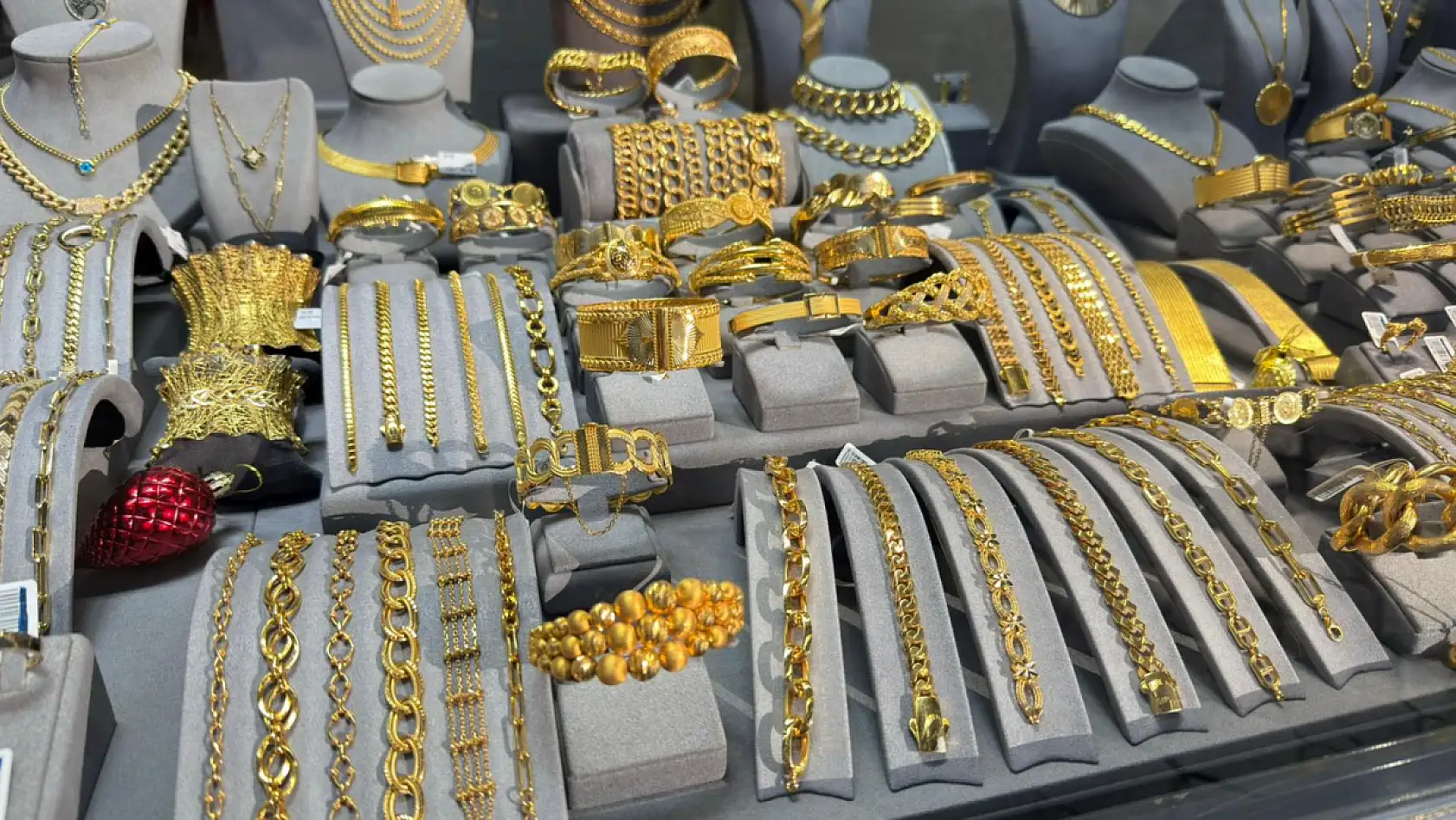 Fethiye Blue Diamond: Altın fiyatları yeni yılın ilk gününde aynı seyirde