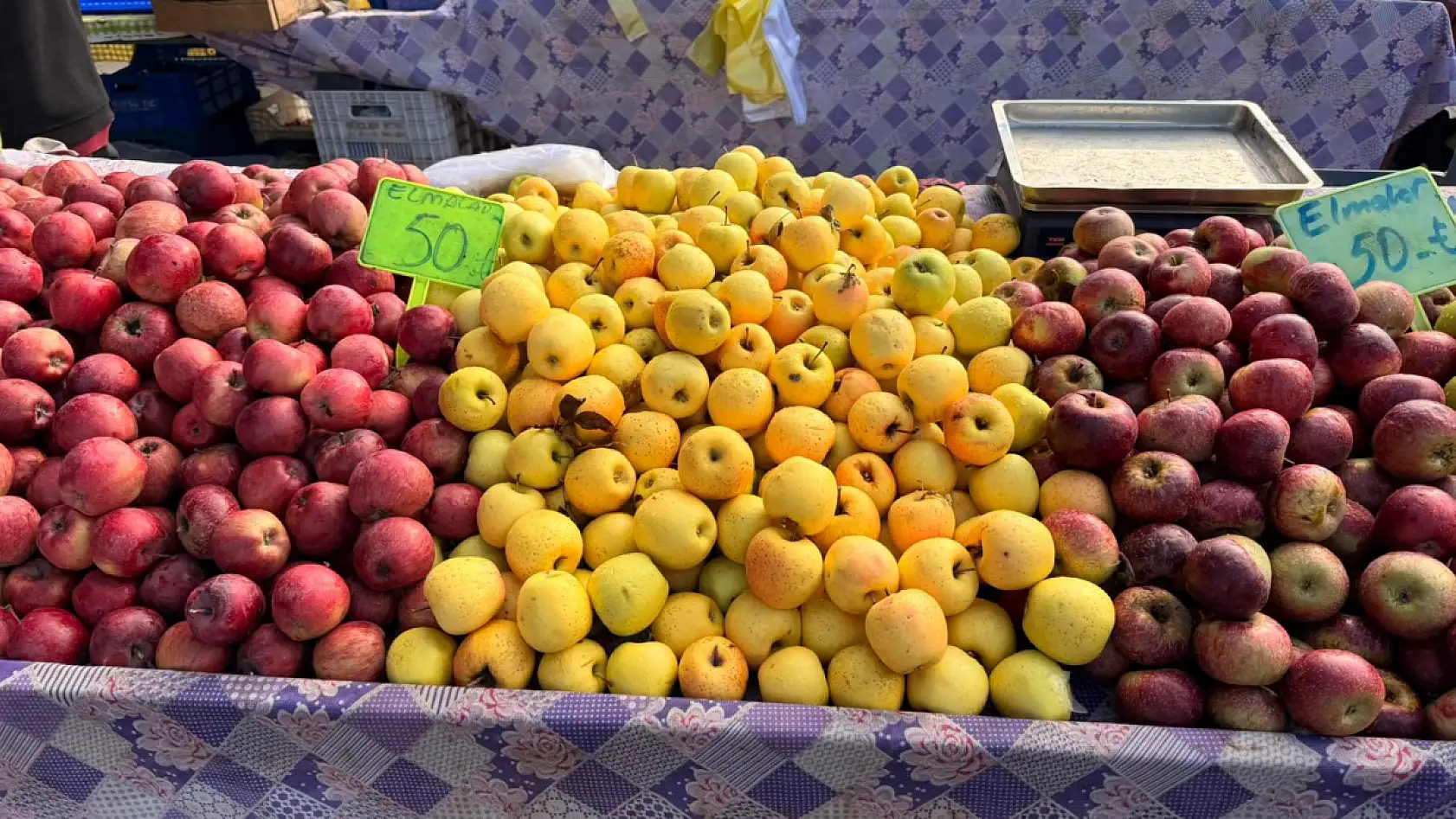 Fethiye Cuma Pazarı'nda meyve ve sebze fiyatları