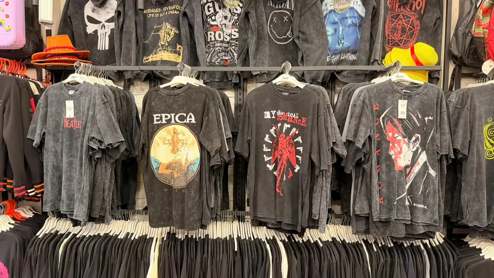 Fethiye'de giyim sektöründe çalışan Gizem İbiş: 'Her yaşa hitap ediyoruz'