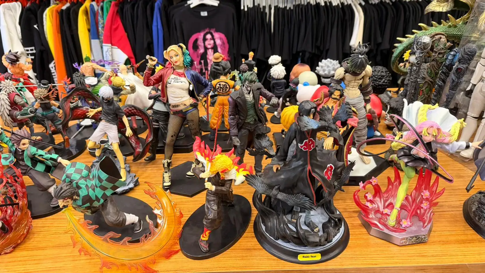 Fethiye'de giyim sektöründe çalışan Gizem İbiş: 'Her yaşa hitap ediyoruz'