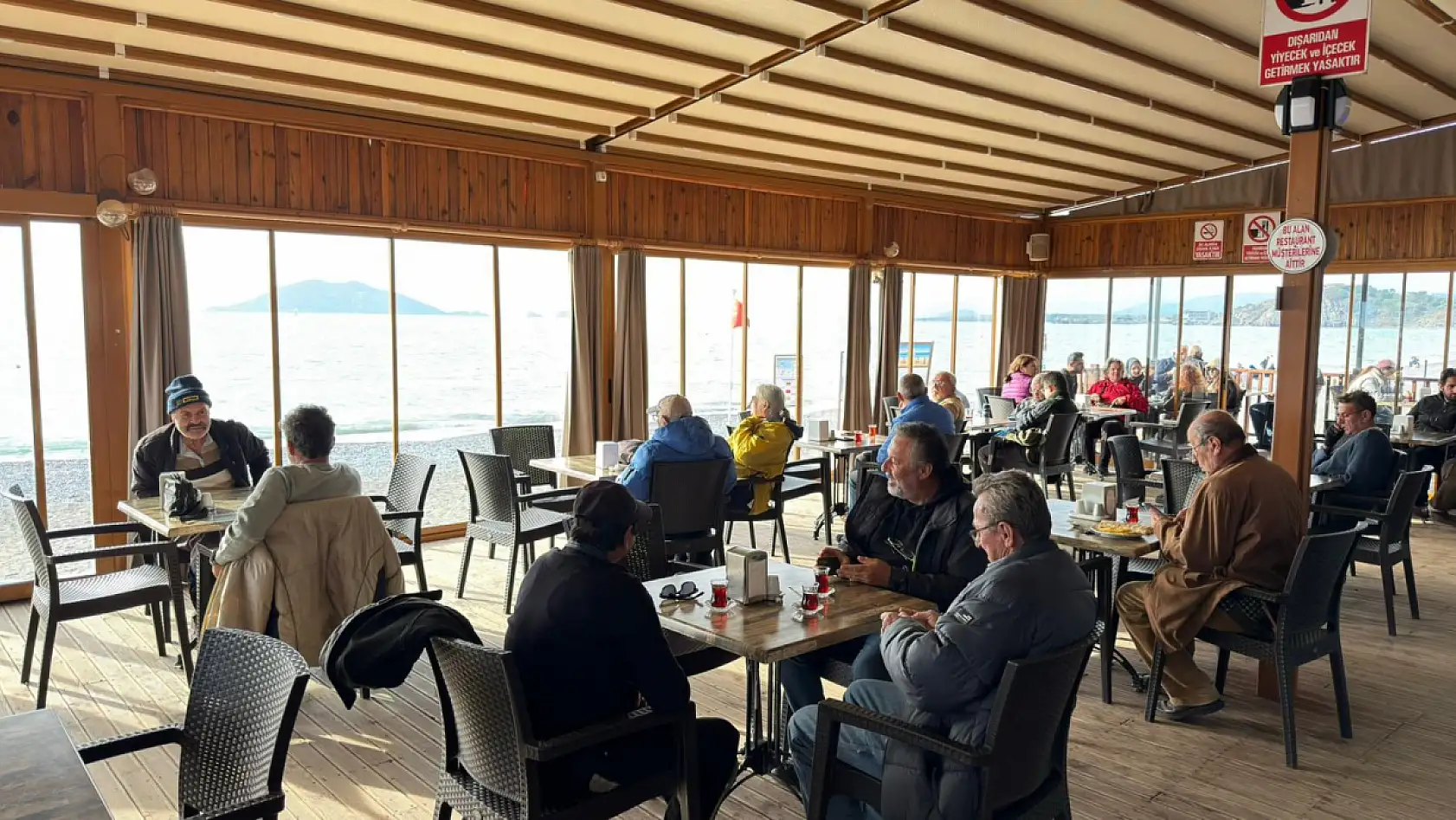 Çalış Halk Plajı kış sezonunda da vatandaşın uğrak noktası oldu