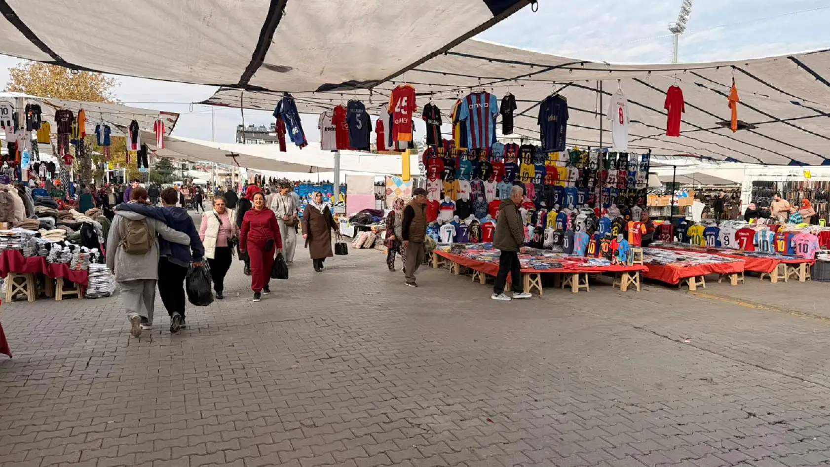 Fethiyespor-Galatasaray maçı nedeniyle Salı Pazarı 'Çarşamba' günü kurulacak