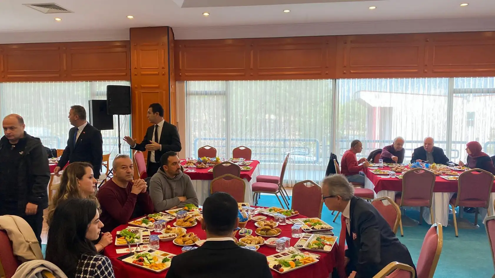 Muğla Valisi Akbıyık gazetecilerle kahvaltıda buluştu