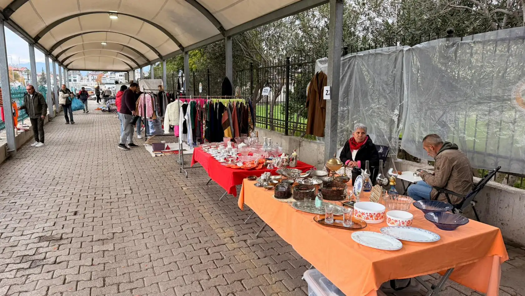Fethiye Salı Pazarı'nda ayda bir 'İkinci El' alışverişi
