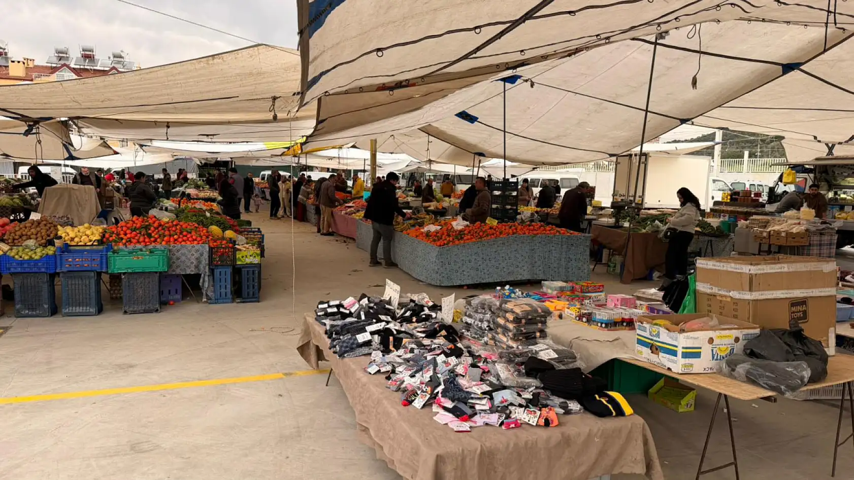 Fethiye Perşembe Pazarı Esnafı Ayfer Göktepe: 'Hava Şartları Pazarı Olumsuz Etkiliyor'