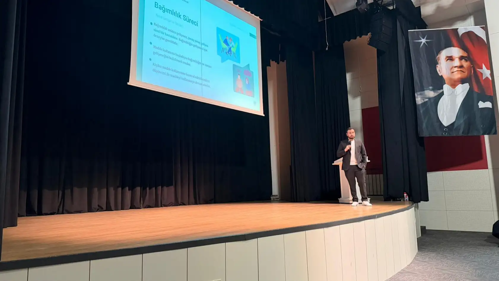 CHP Fethiye'den 'Bağımlılık Anlamak ve Önlemek' sunumu