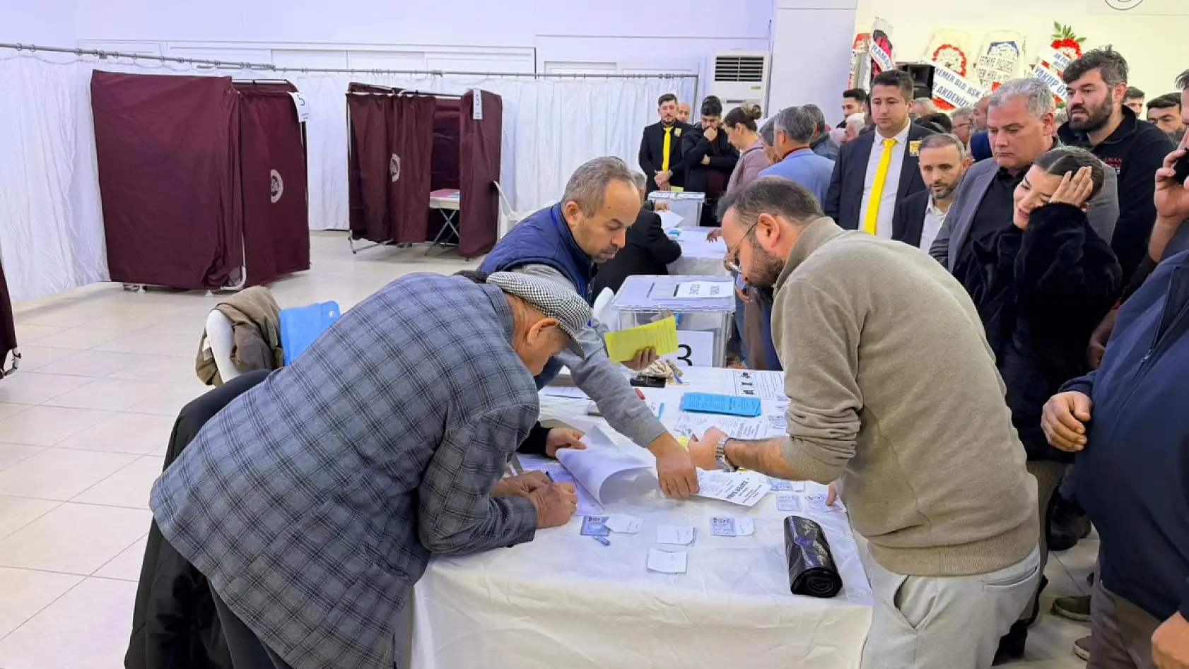 Seydikemer Esnaf Odası Genel Kurulu'nda oy kullanma işlemi başladı