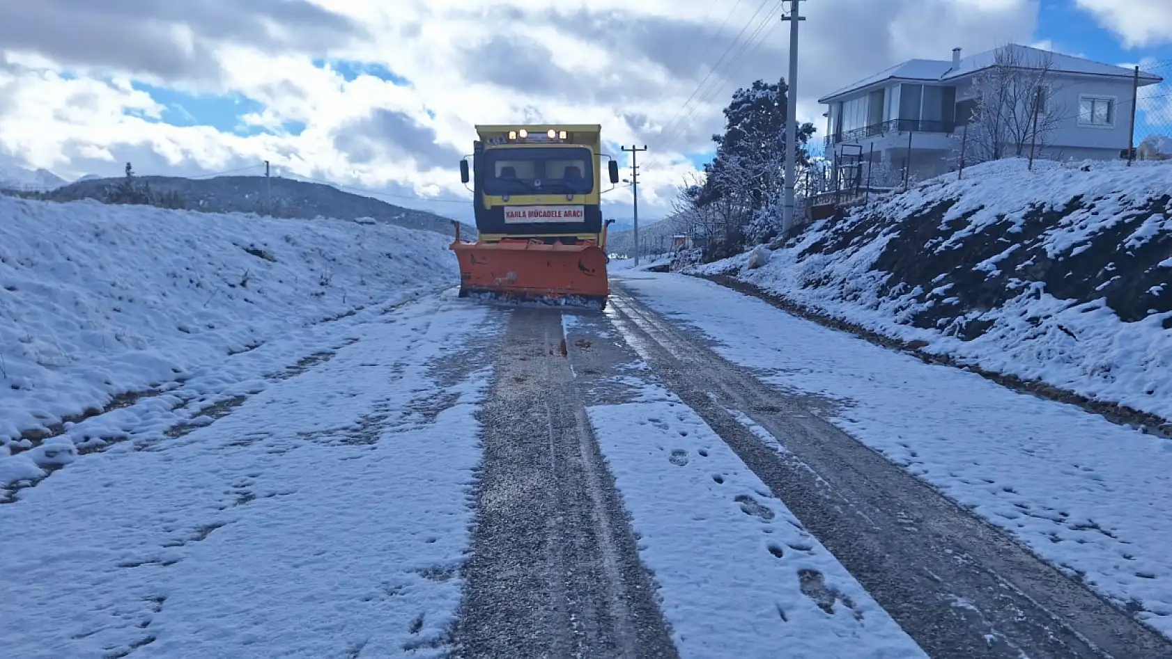 Muğla'da karla mücadele aralıksız devam ediyor
