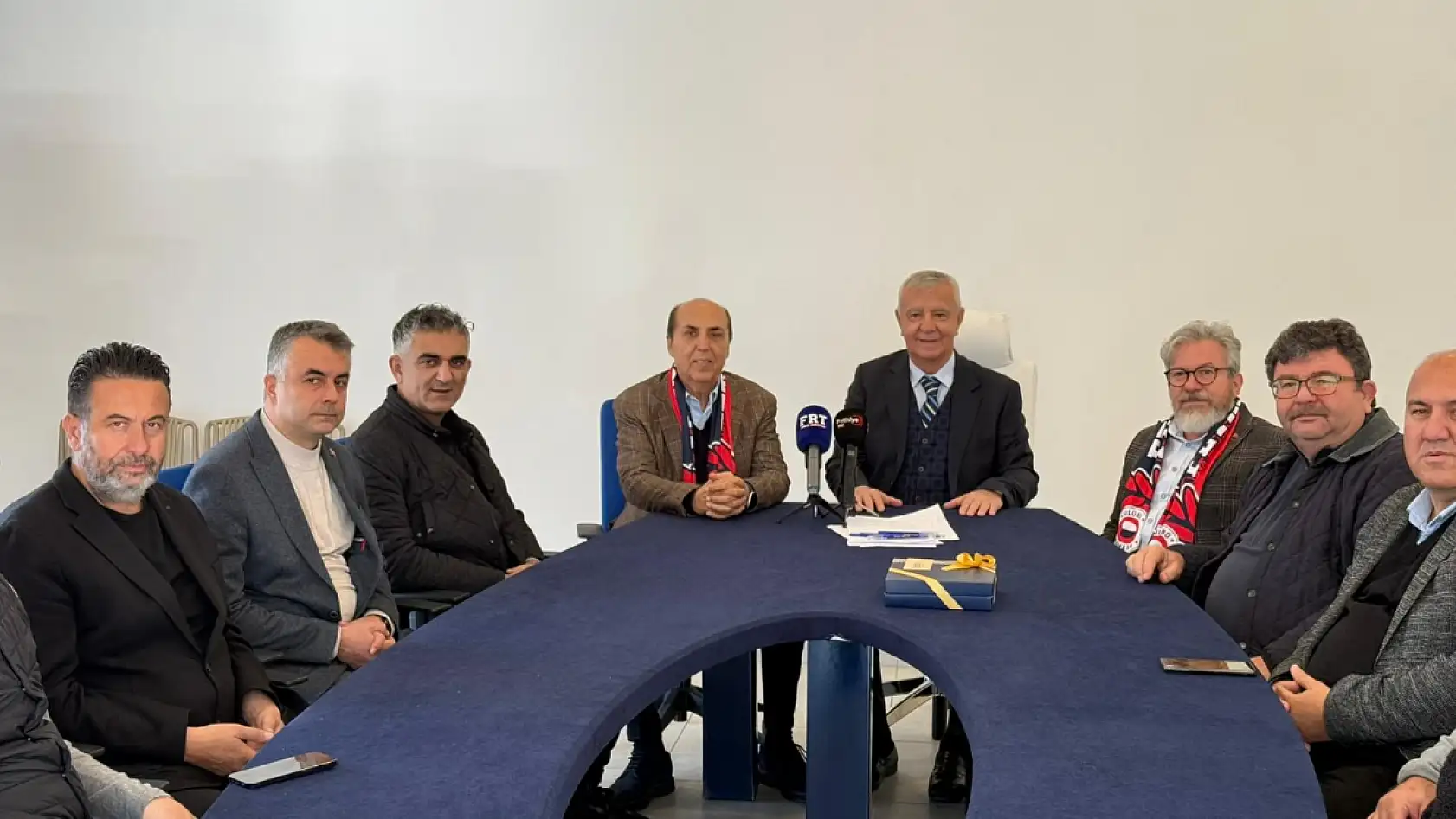 Aydın Ayaydın'dan Fethiyespor'a destek ziyareti