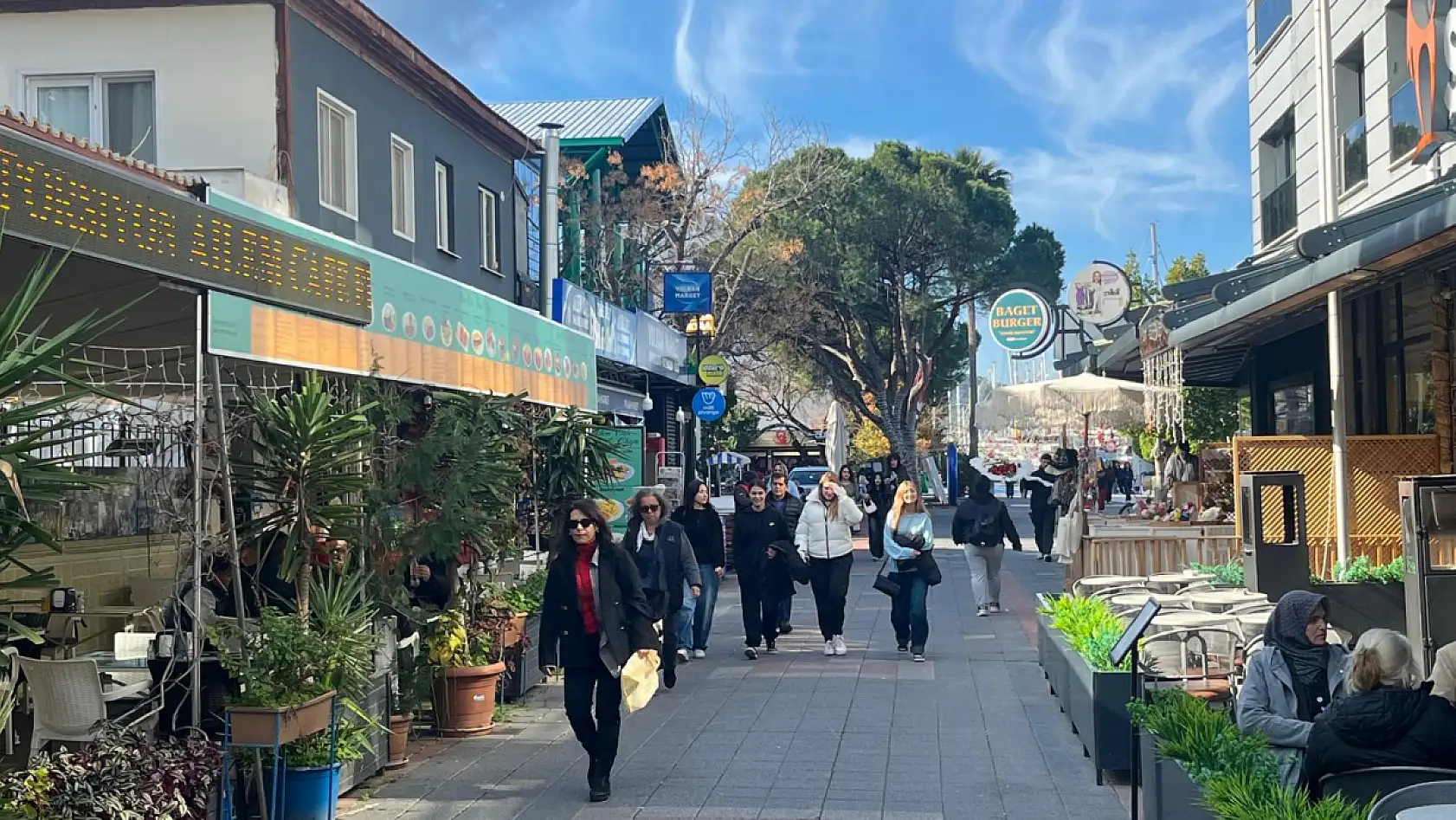 Fethiye'de yarıyıl tatiliyle birlikte çarşılar şenlendi