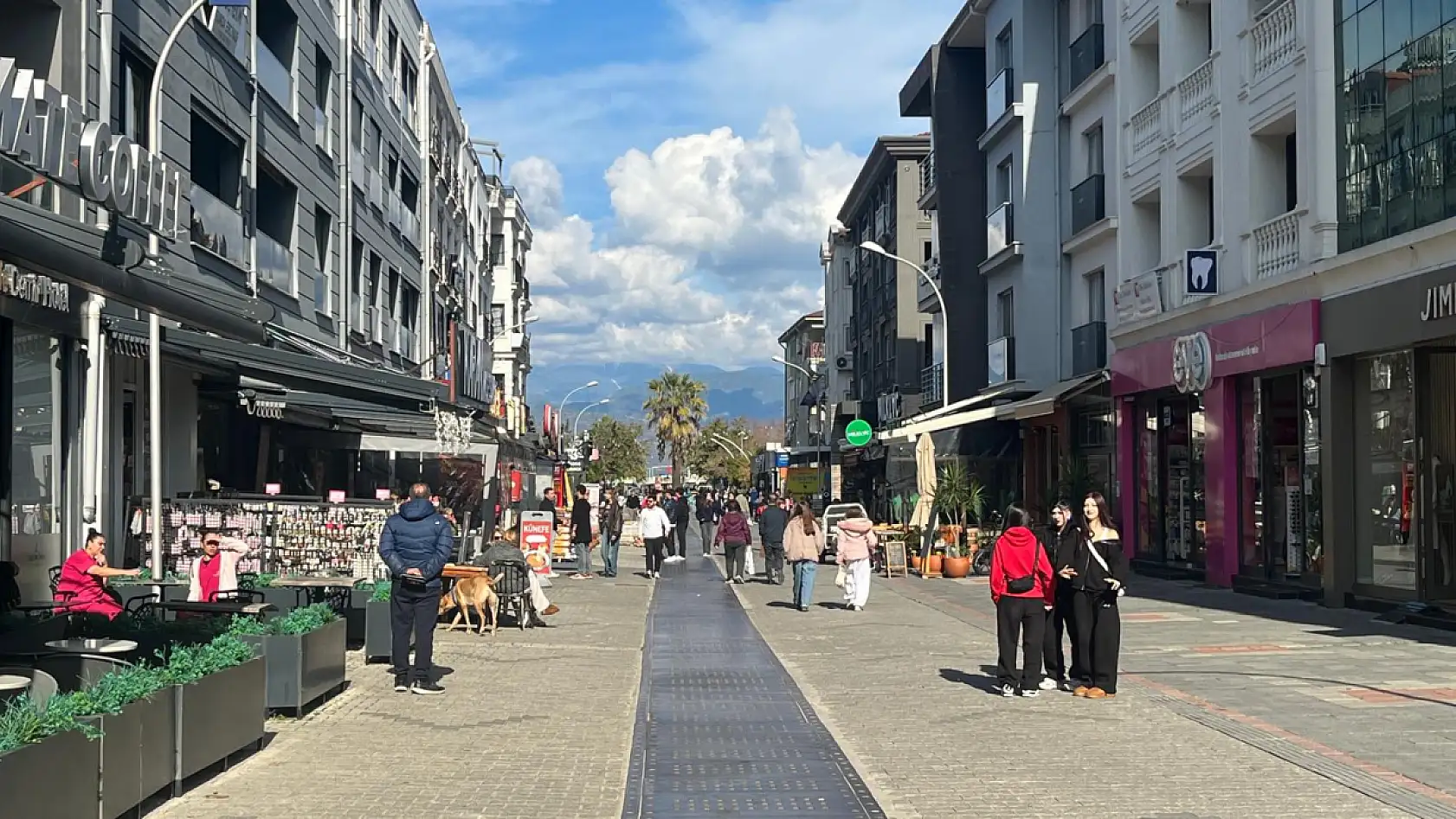 Fethiye'de yarıyıl tatiliyle birlikte çarşılar şenlendi