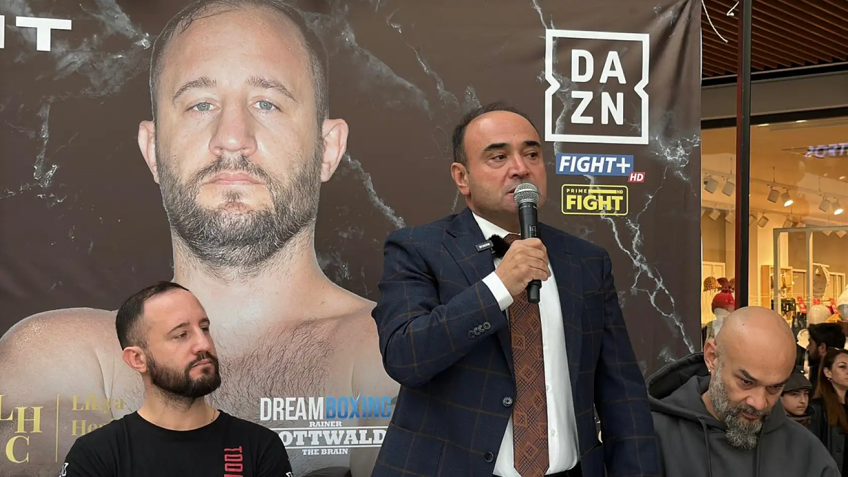 Tanıtımı Fethiye'de yapılan 'Büyük Boks Gecesi' Seydikemer'de