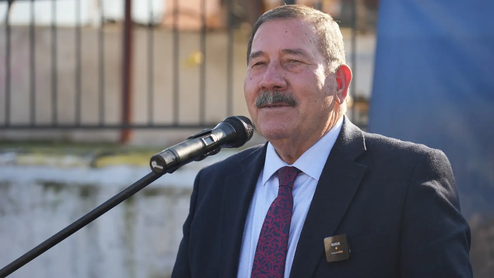 Milas Belediyesi'nden üreticiye yem ve saman desteği