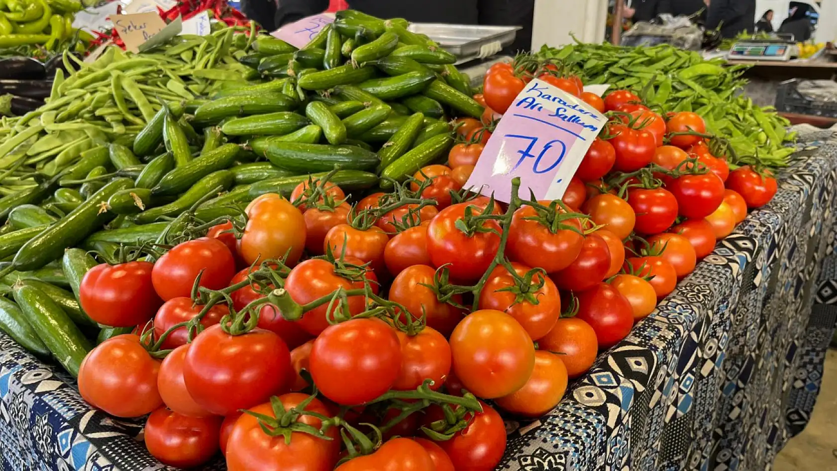 Fethiye'de Pazarcı Esnafı Ersoy Özdemir: 'Marketler pazara göre yüzde 30 daha pahalı'