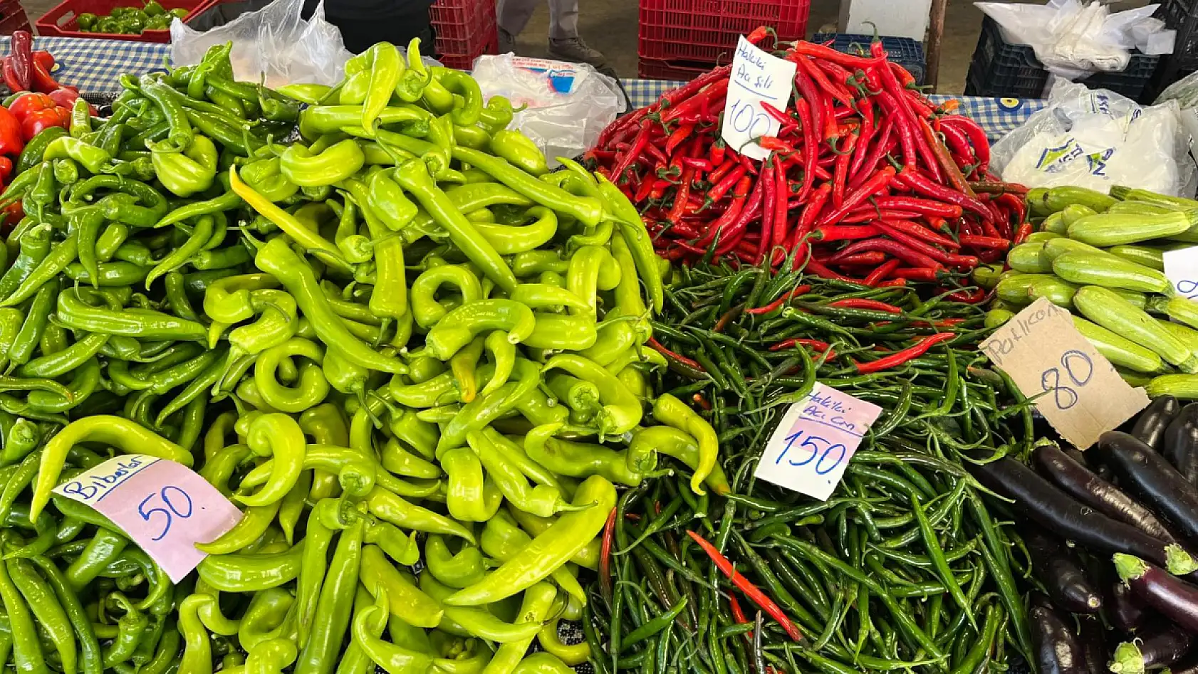 Fethiye'de Pazarcı Esnafı Ersoy Özdemir: 'Marketler pazara göre yüzde 30 daha pahalı'