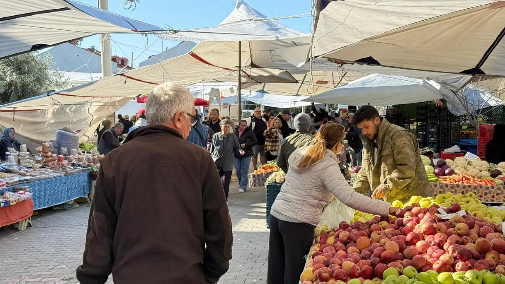 Çalış Pazarı'nda Tezgahlar Doldu, Fethiye'de Güncel Pazar Fiyatları