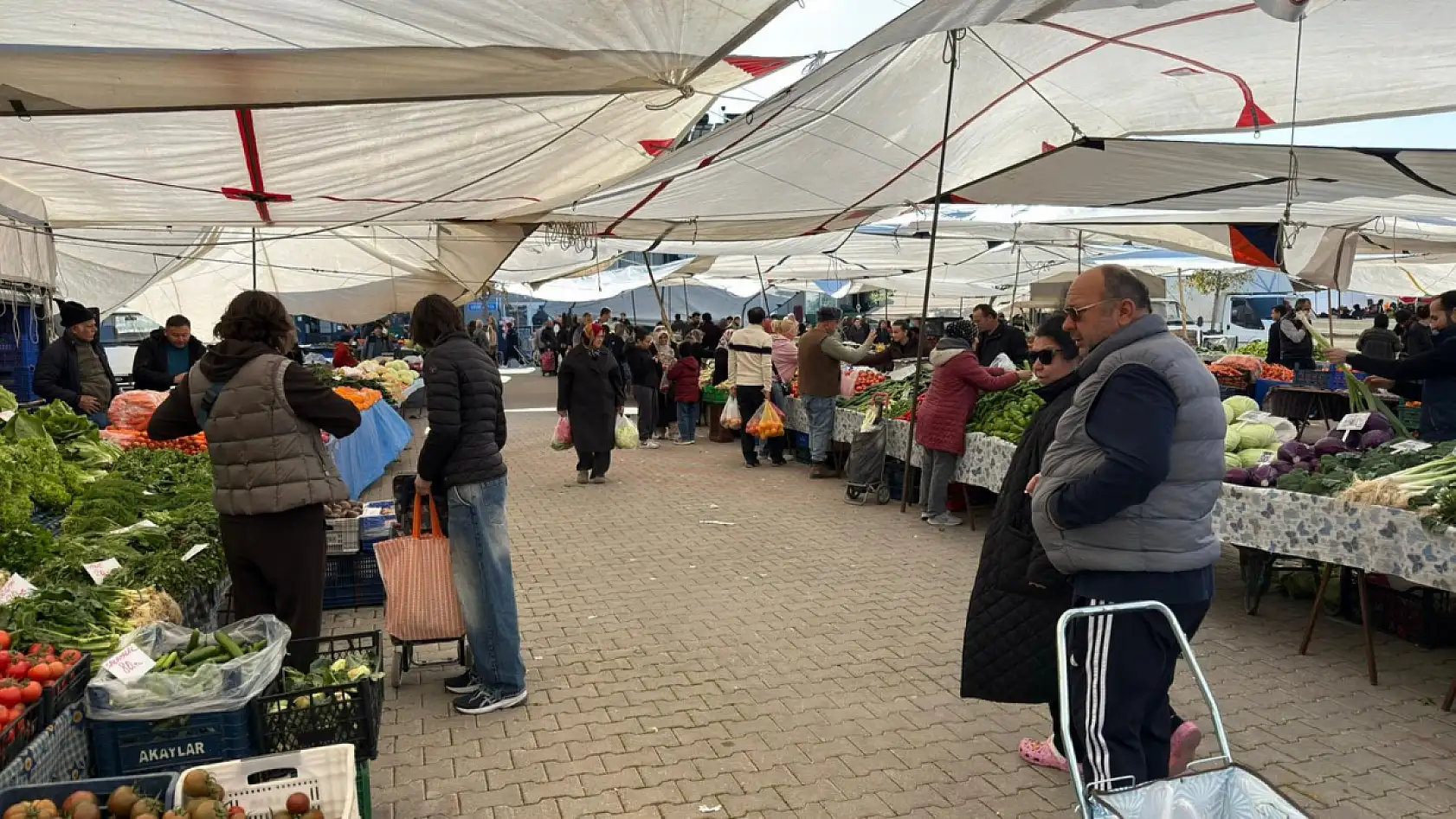 Çalış Pazarı'nda Tezgahlar Doldu, Fethiye'de Güncel Pazar Fiyatları