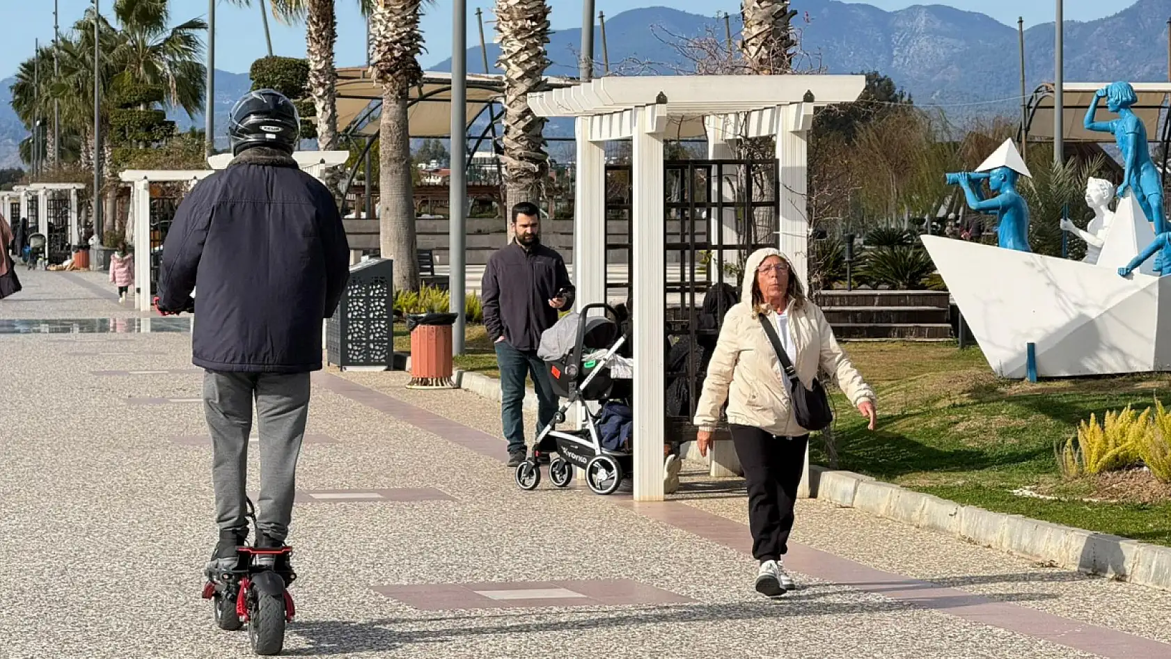 Fethiye'de güzel hava Kordon Boyu'nu hareketlendirdi
