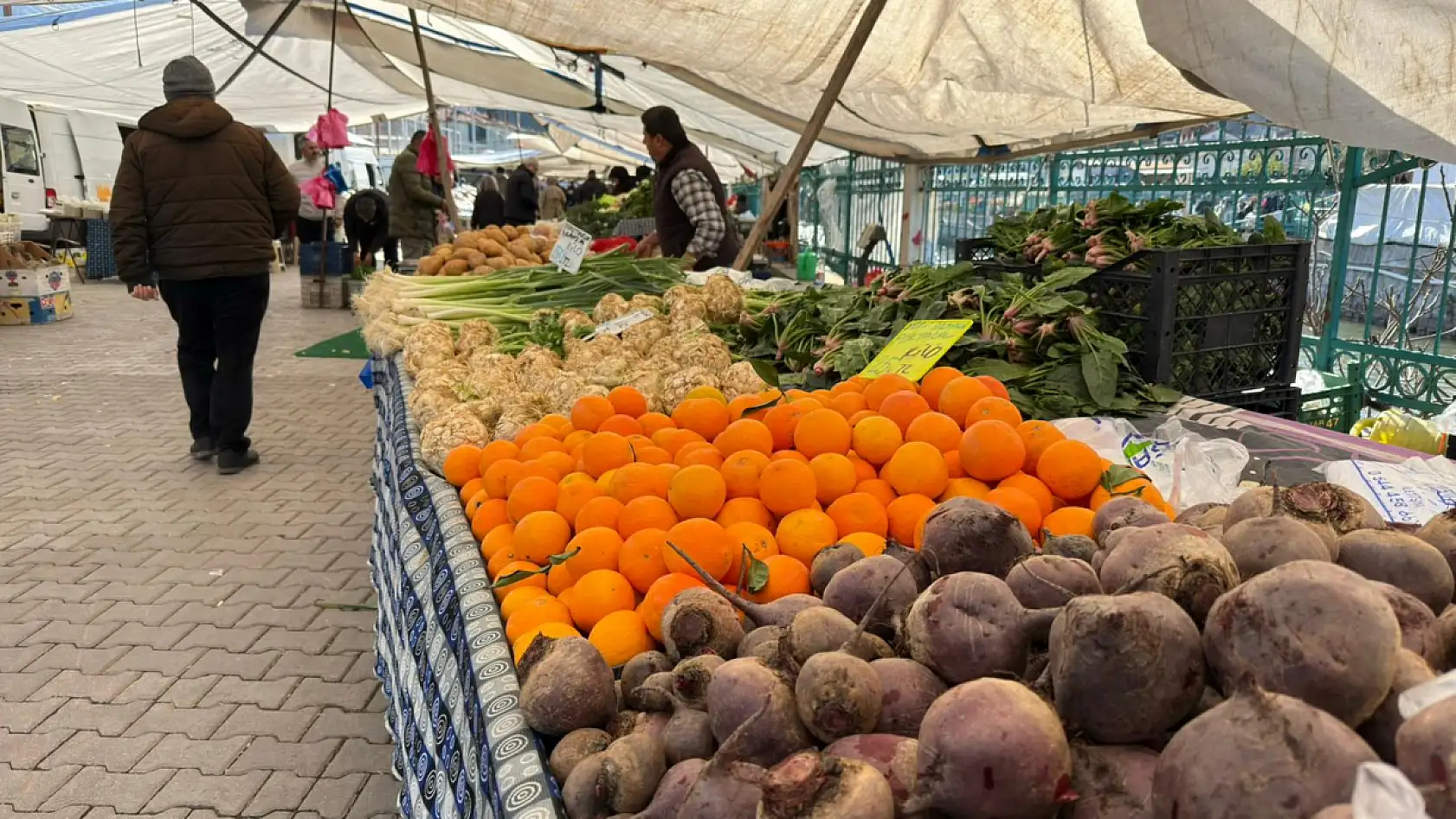 Fethiye Salı Pazarı'nda durgunluk: Üretimdeki sıkıntılar fiyatları yükseltti