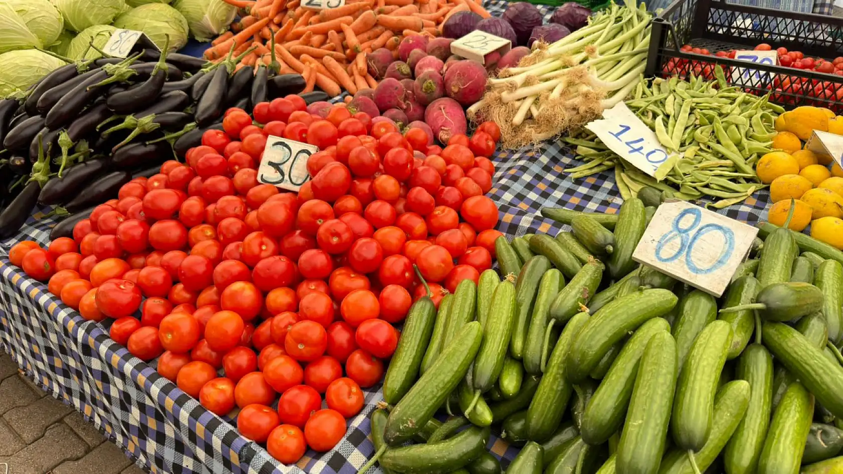 Fethiye Salı Pazarı'nda durgunluk: Üretimdeki sıkıntılar fiyatları yükseltti