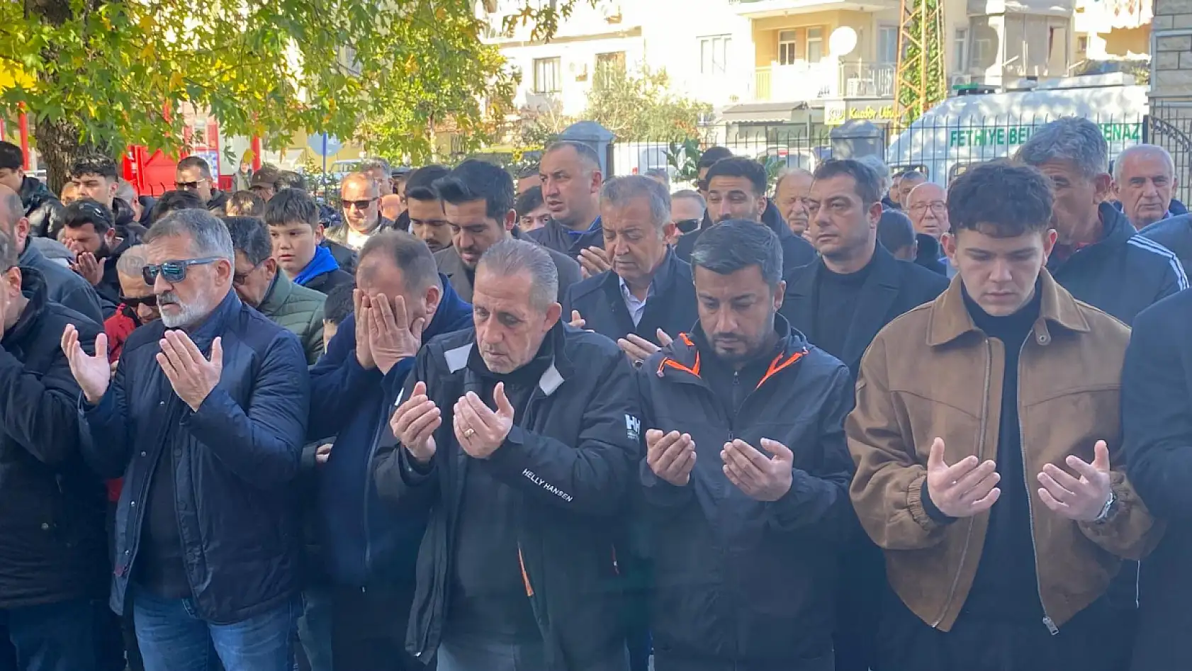 Fethiye'de sevilen isim İsmet Tokgöz son yolculuğuna dualarla uğurlandı