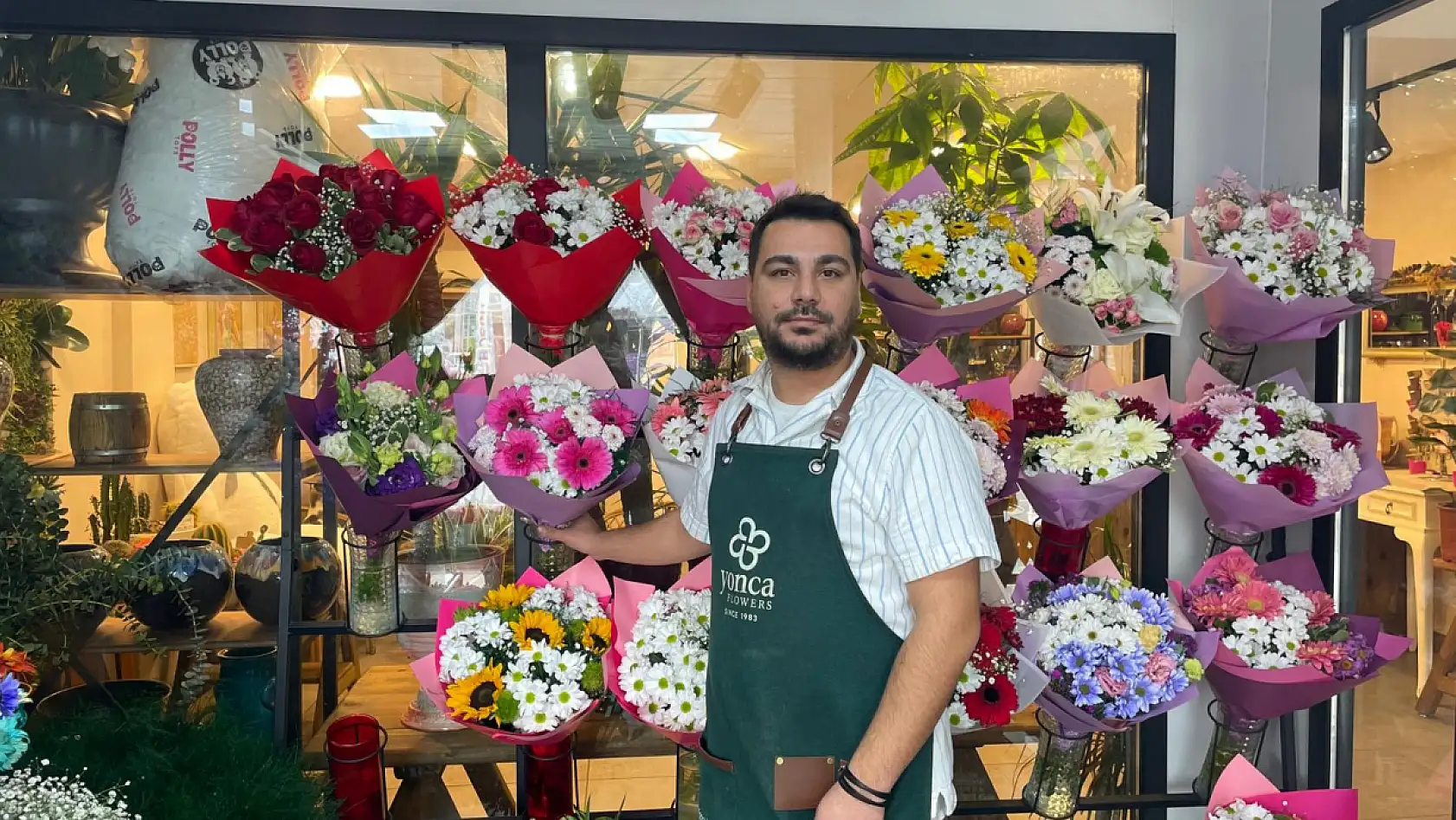 Fethiye'de Çiçekçi Gürpınar, nergis bakımının püf noktalarını anlattı