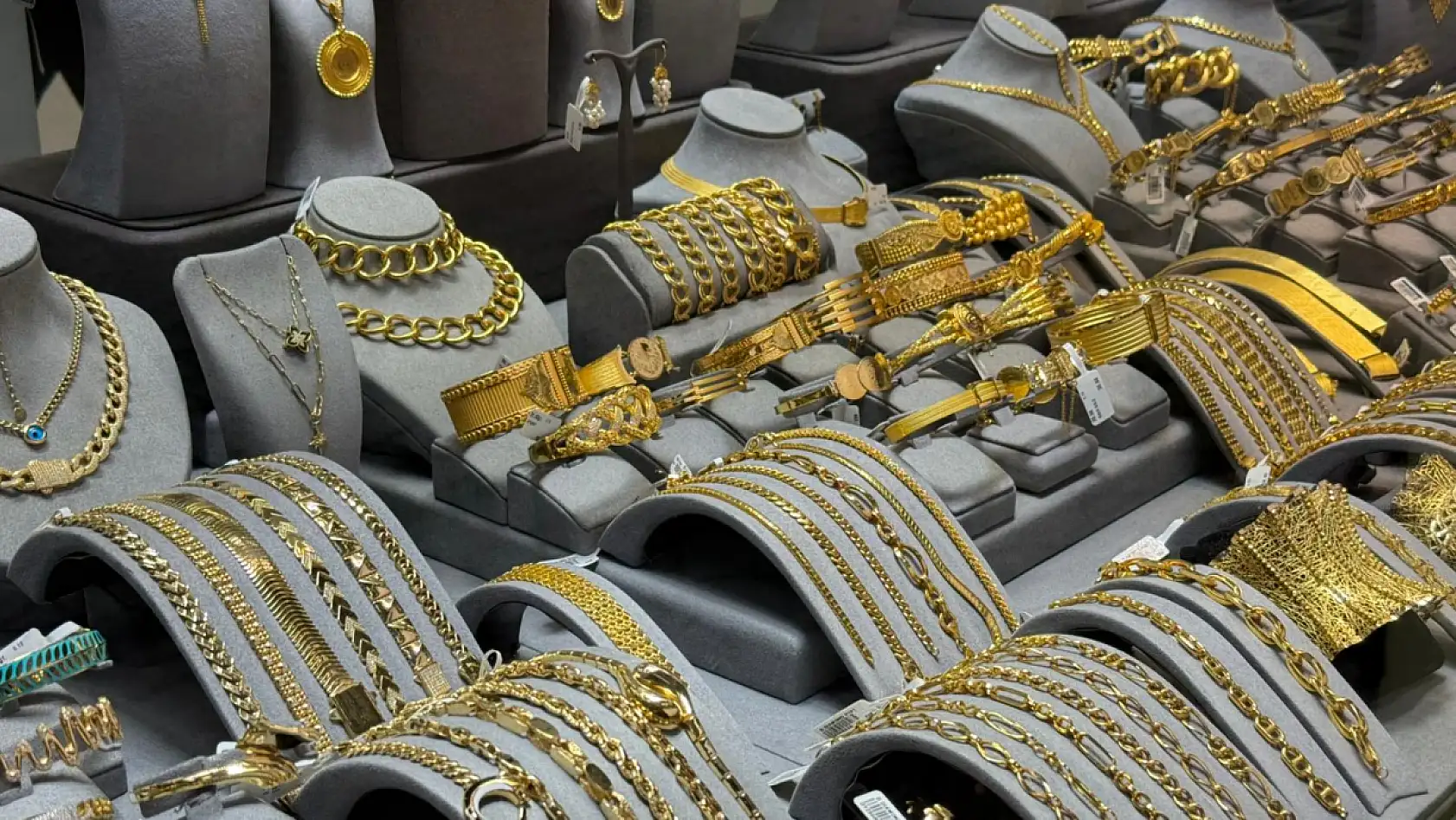 Fethiye D Diamond'dan yatırımcılara altın alım tavsiyesi Gram altın 7 bin TL'yi aştı!