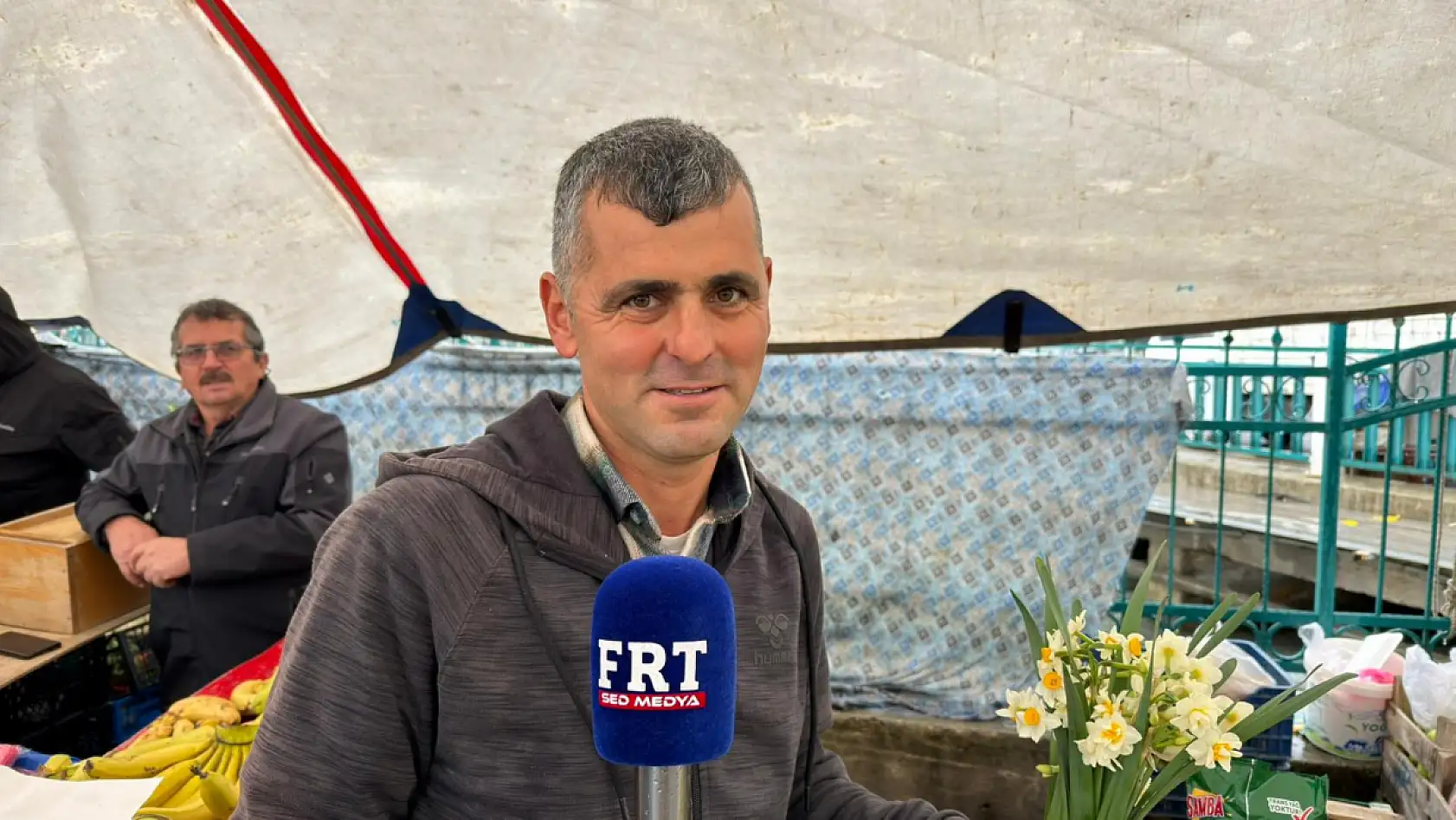 Fethiye üretici pazarında nergis sürprizi: 'Tezgahta domates var, gönül yarasında nergis'