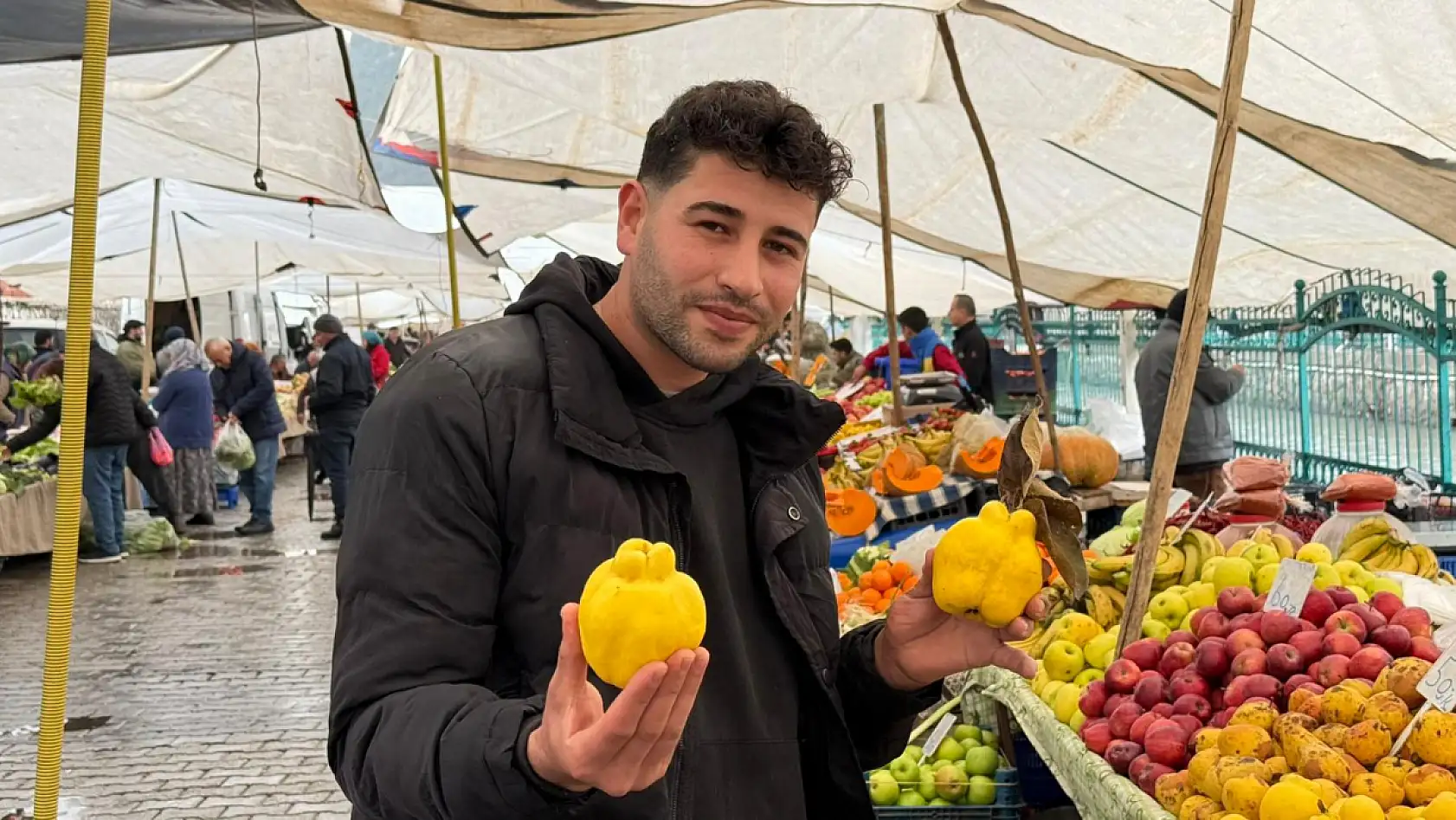 Fethiye Cuma Pazarı'nda meyve bereketi var ama alım azaldı: Ayva rekora koşuyor