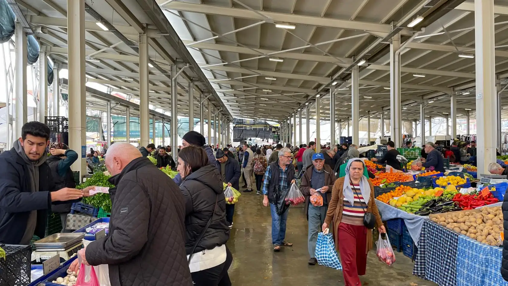 Fethiye Patlangıç Pazarı'nda gündem yine fiyatlar oldu