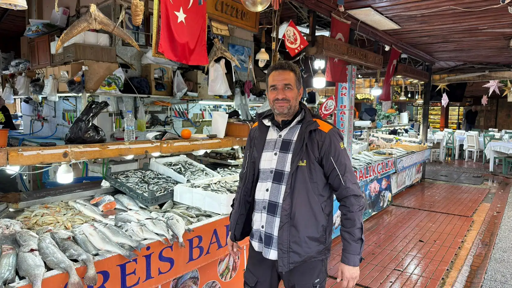 Fethiye Balık Pazarı'nda Küçük Balık Hareketliliği