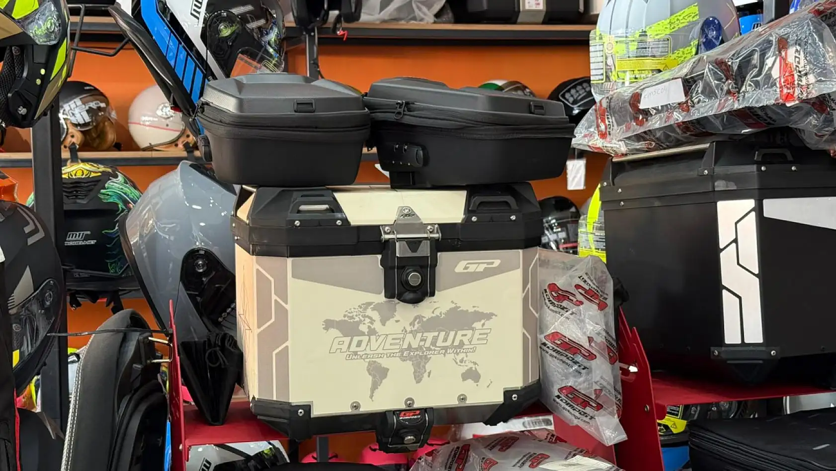 Motorun Mağazaları Fethiye'de motosiklet tutkunlarına GP Kompozit Bayiliği ile hizmet veriyor