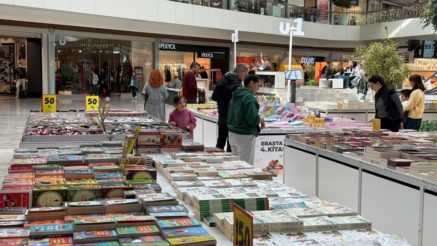 Fethiye AVM'de 4. Kitap Fuarı okurlarla buluştu