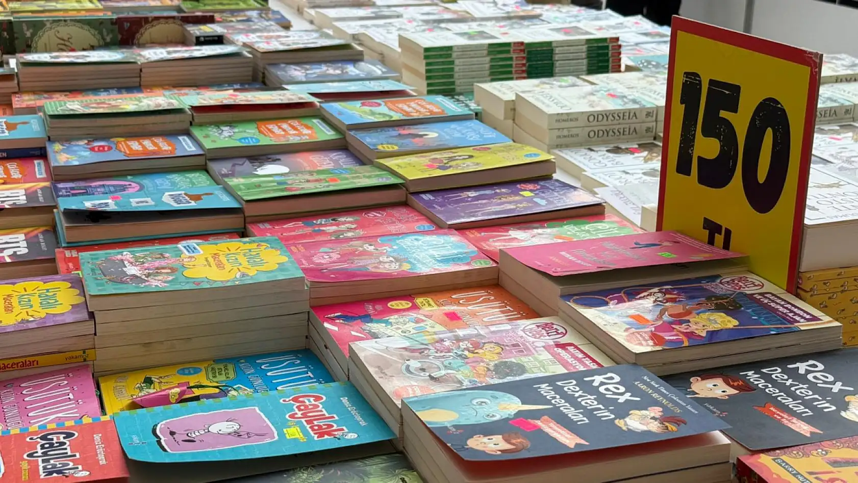 Fethiye AVM'de 4. Kitap Fuarı okurlarla buluştu