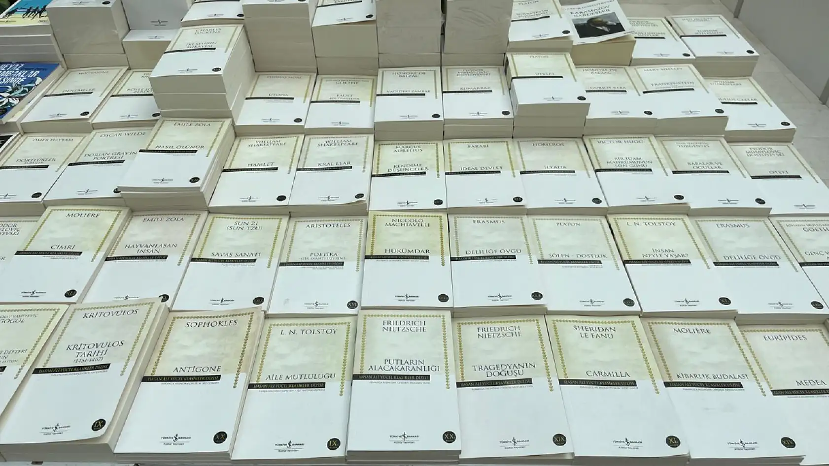 Fethiye AVM'de 4. Kitap Fuarı okurlarla buluştu