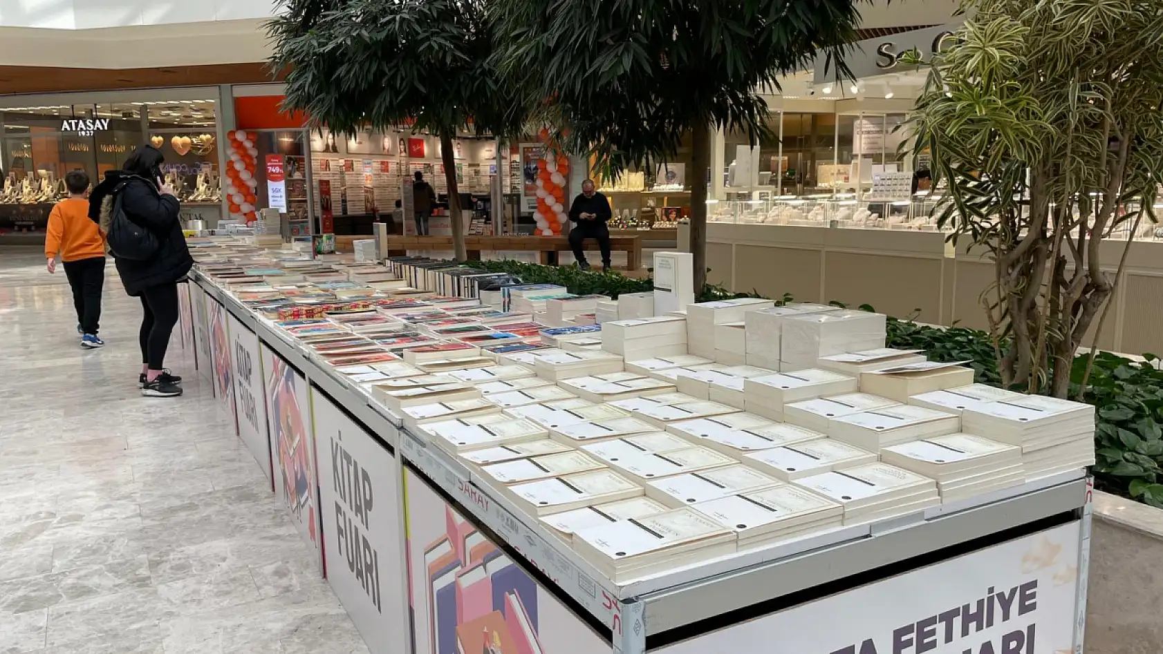 Fethiye AVM'de 4. Kitap Fuarı okurlarla buluştu