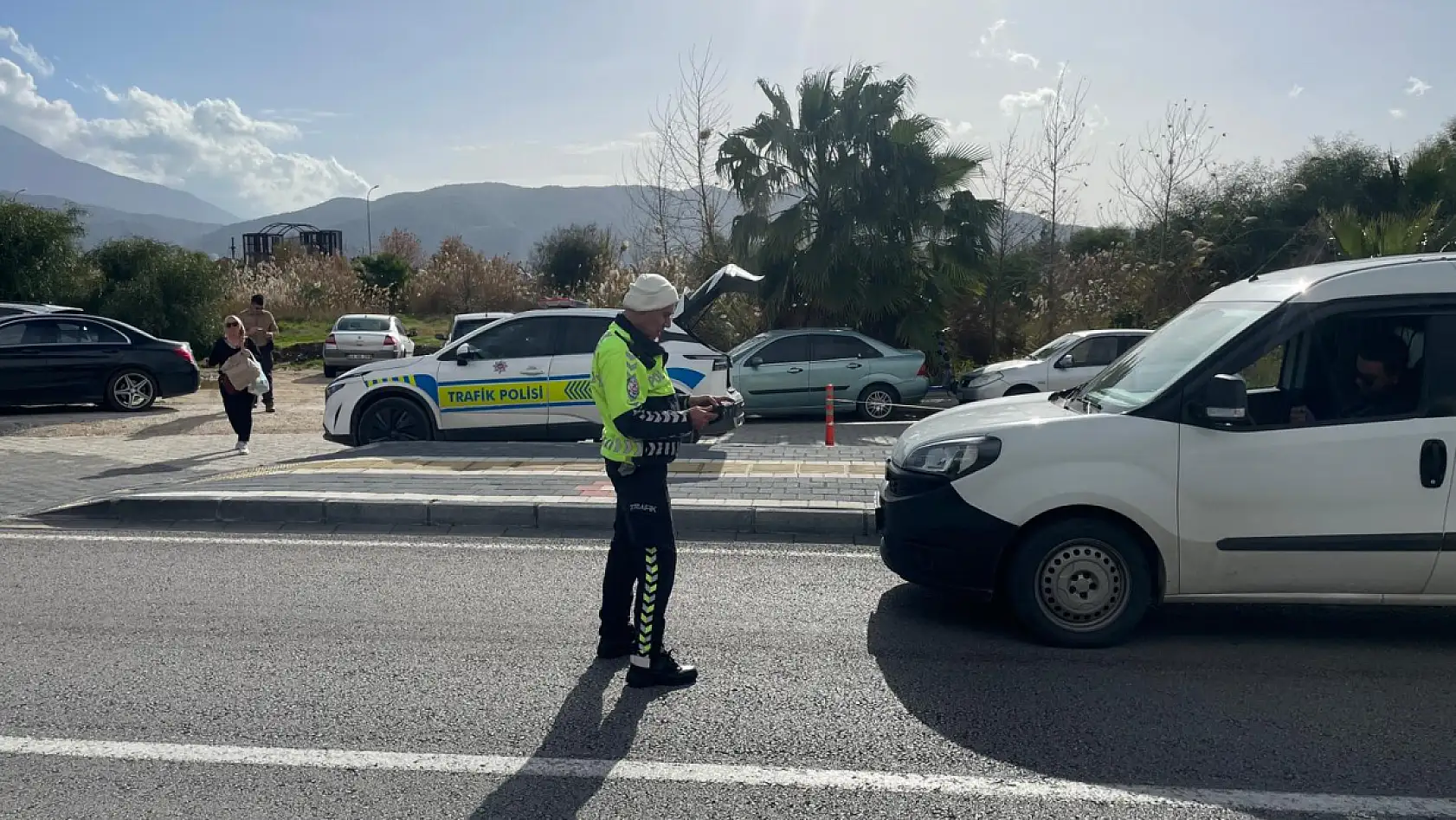 Fethiye Devlet Hastanesi önünde motosiklet ve otomobillere yönelik uygulama